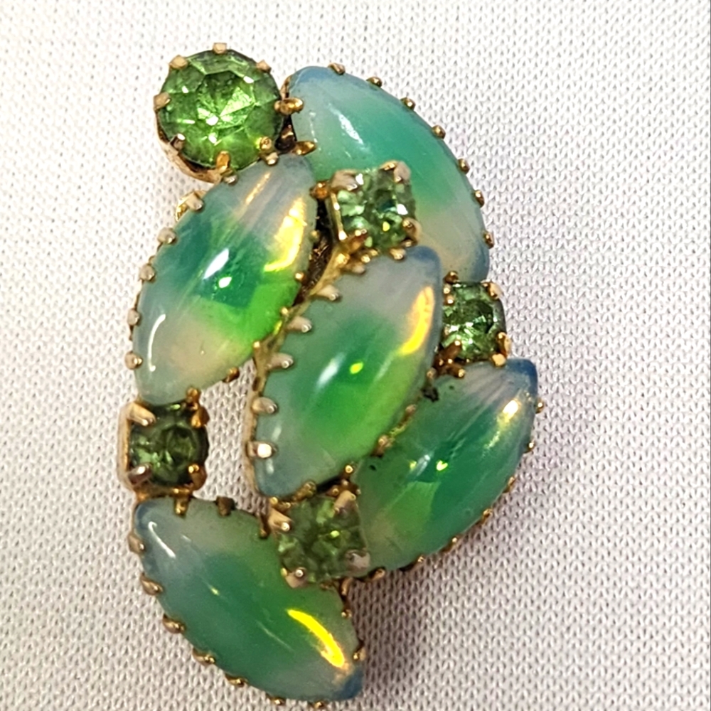 Vintage Juliana Multi-Green and Gold Brooch and Earrings Set - Picture 6 of 14